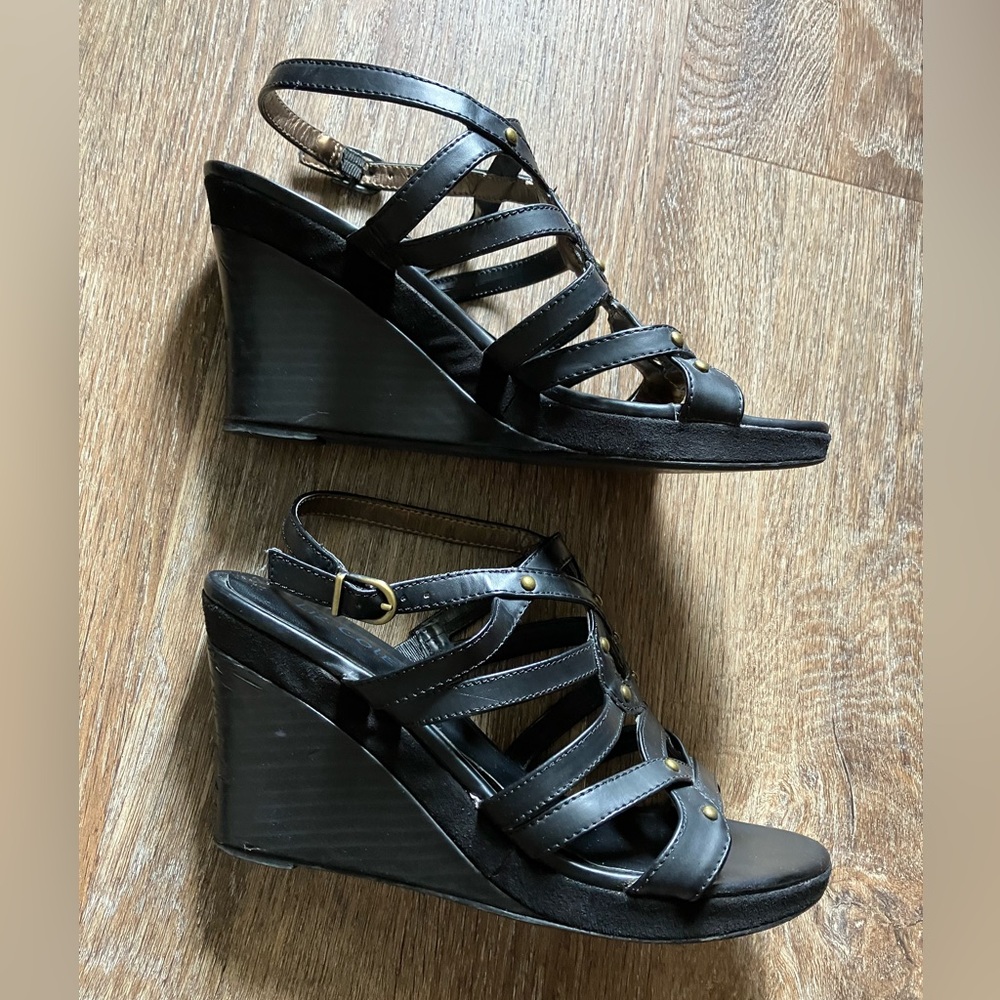 Liz Cole Black Sandals Size 9W